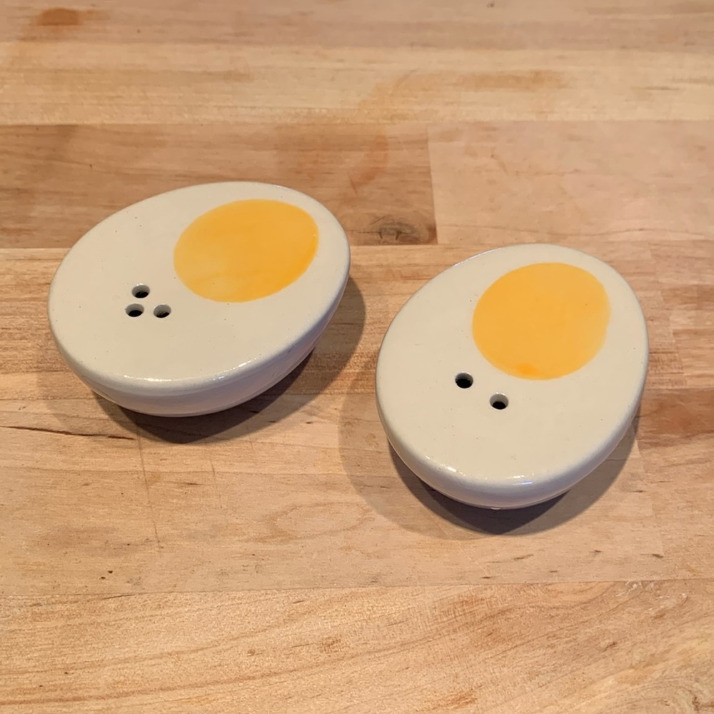 Ceramic egg salt and pepper shakers